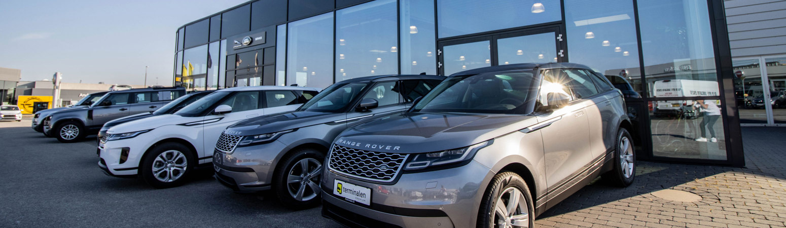 Range Rovers parkeret foran Terminalen-forhandler