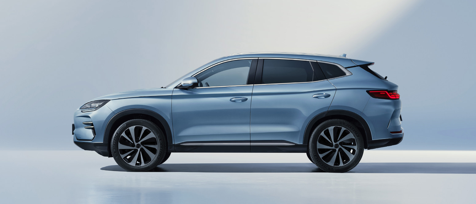 BYD SEAL U i farven Sky blue set fra siden