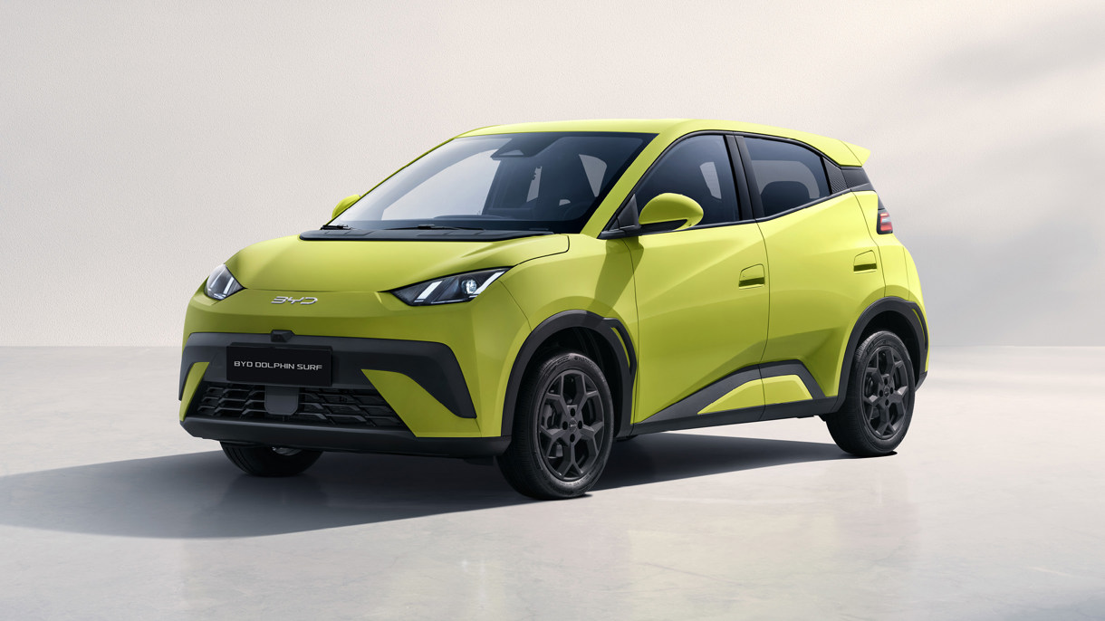 Lime grøn BYD DOLPHIN SURF set skråt forfra
